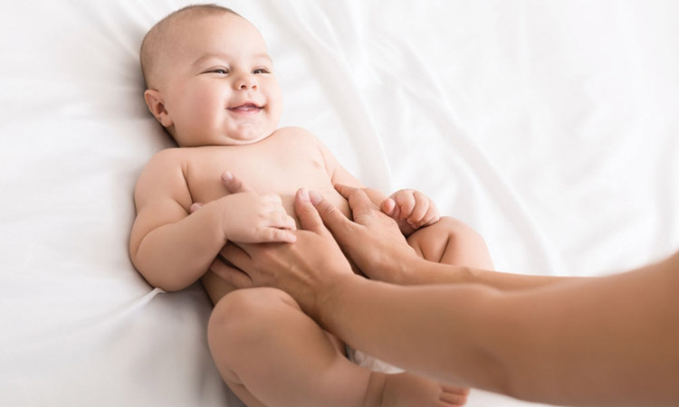 A soothing massage for the baby