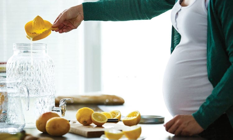 Precautions To Take While Drinking Lemon Juice During Pregnancy