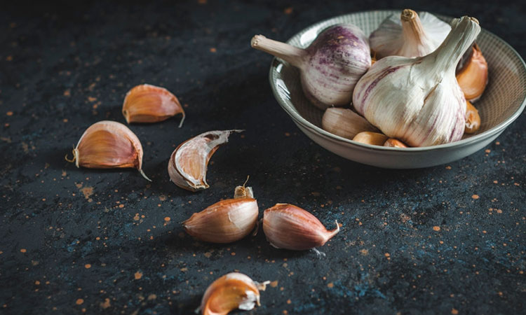 Garlic decrease the risk of yeast infection