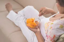 Health Benefits and Potential Risks Of Eating Mangoes During Pregnancy