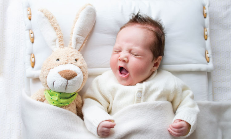 Precautions And Risks When A Baby Sleeps With A Pillow