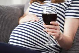 Drinking Red Wine During Pregnancy- Pros And Cons