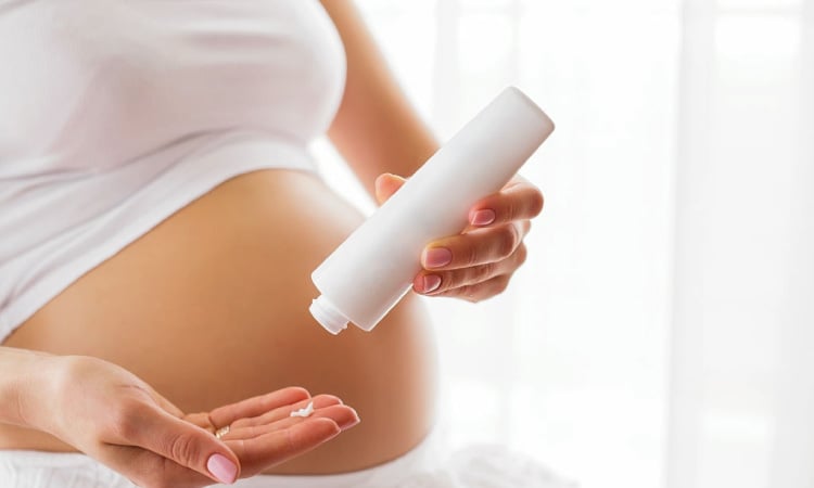 Factors To Consider While Choosing Sunscreen While Pregnant