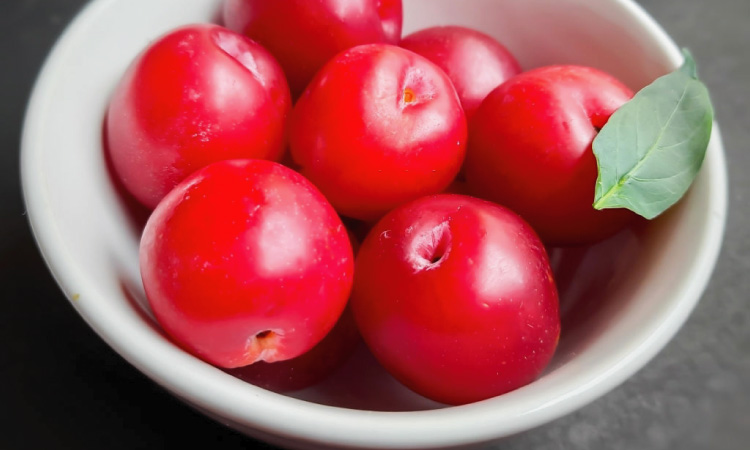How To Buy And Store Plums For Baby Food