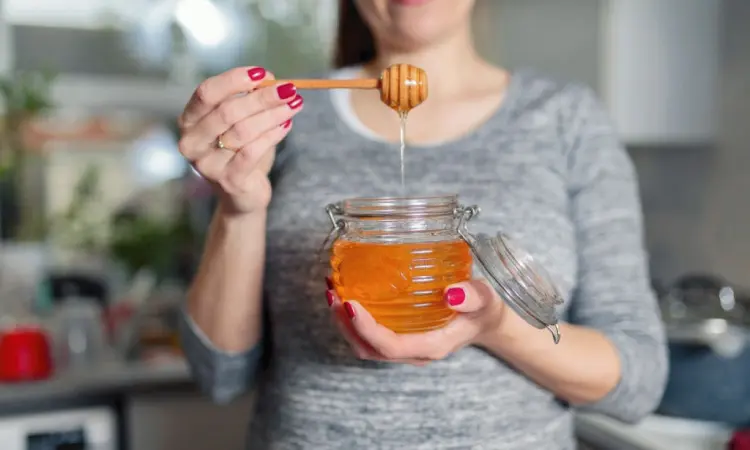 8 Amazing Benefits Of Honey During Pregnancy