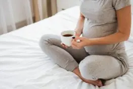 Lemon Tea During Pregnancy- Benefits, Risks And Precautions