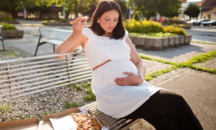 Benefits of Eating Pizza During Pregnancy